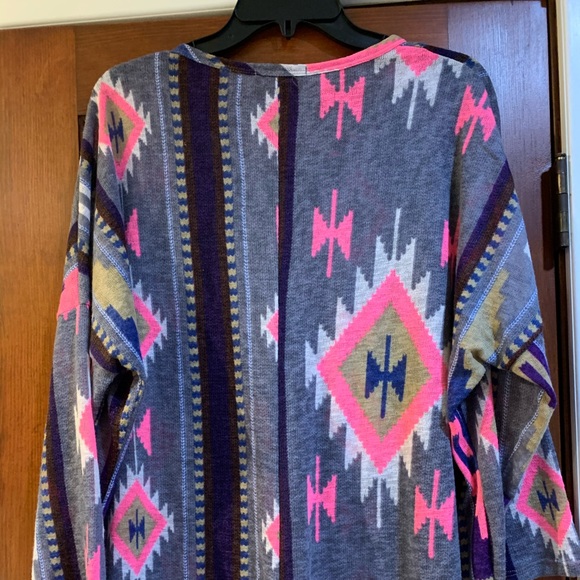 Aztec Print Top - Picture 2 of 4